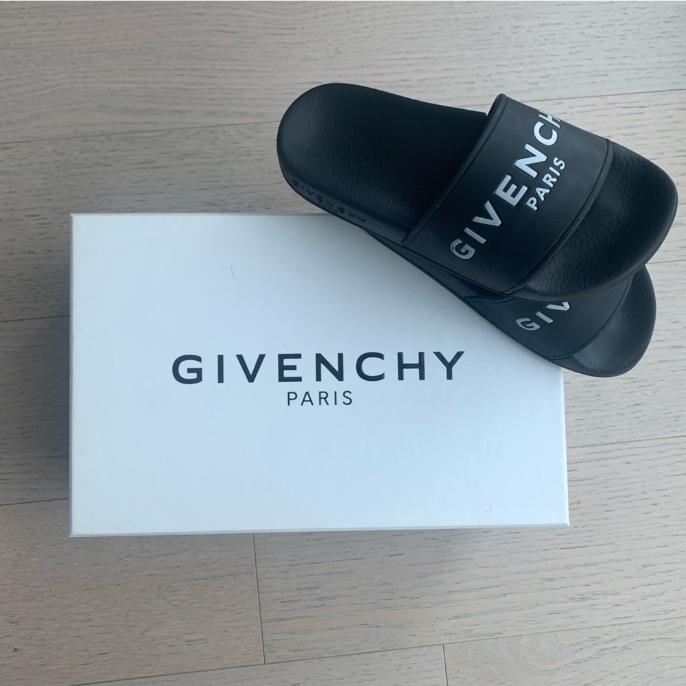 Kids' Logo Slide Sandal
GIVENCHY KIDS
Toddler & Little Kid